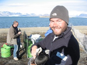 Vincent Munster and Steve Portugal bring geese to Olga Dolnik, who places them in individual cages to collect faeces